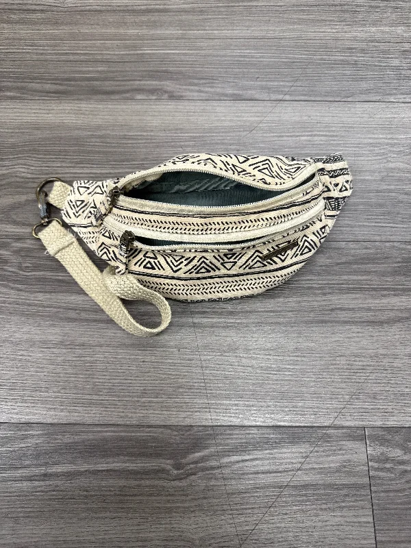 Belt Bag By Clothes Mentor, Size: Small