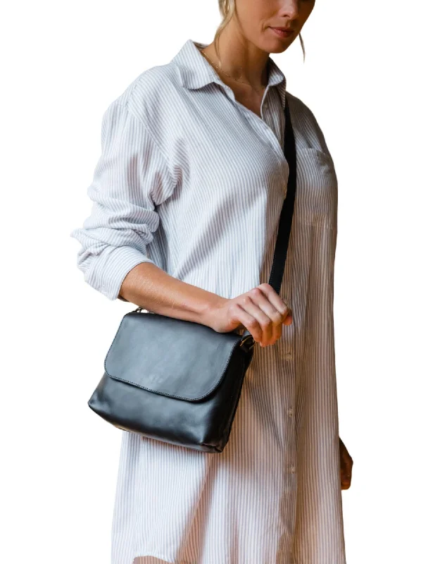 Perry Shoulder Crossbody In Black